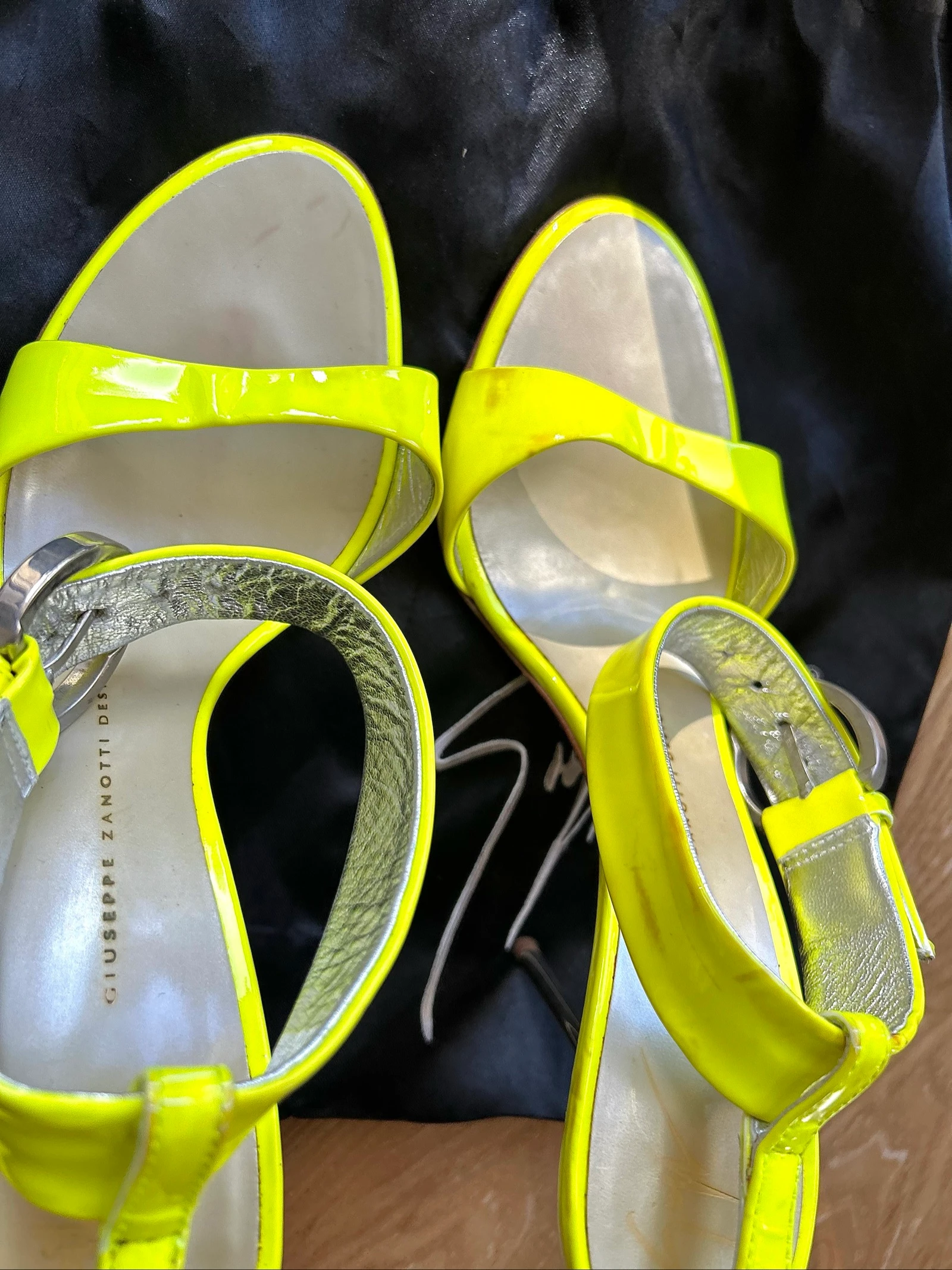 Sandales à talons en cuir vernis jaune fluo néon talons 10,5cm Pointure 39 1/2 Guiseppe Zanotti – photo 17